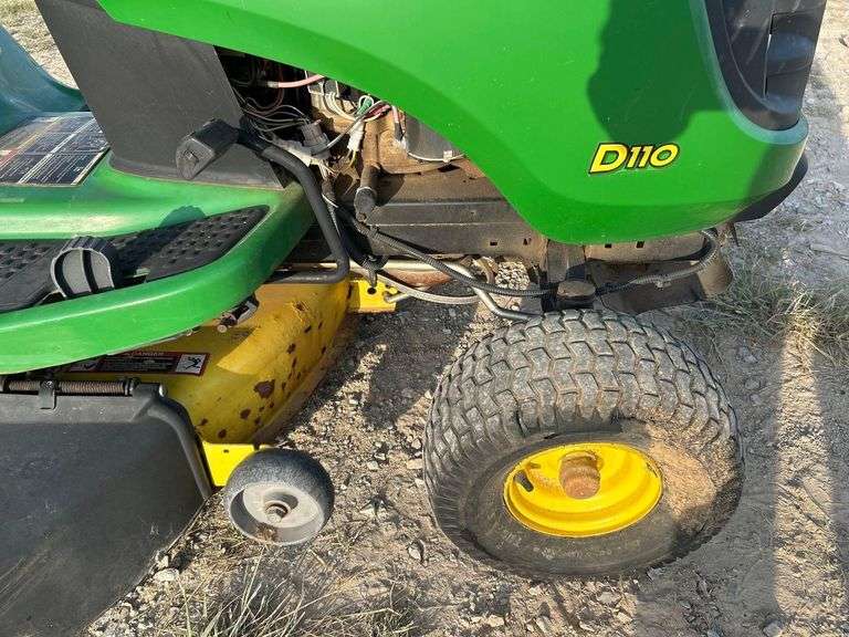 John Deere D110 42in Riding Mower