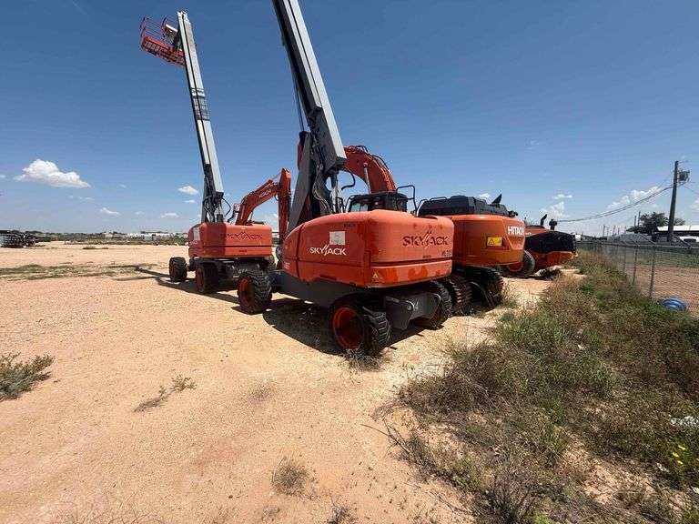 2015 SkyJack SJ86T 4x4 86ft Telescopic Boom Lift