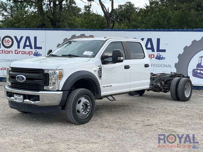 2019 Ford F-450 4x4 Crew Cab and Chassis Truck