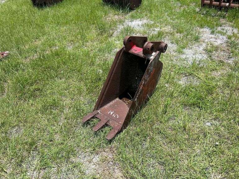 14in Tooth Excavator Bucket