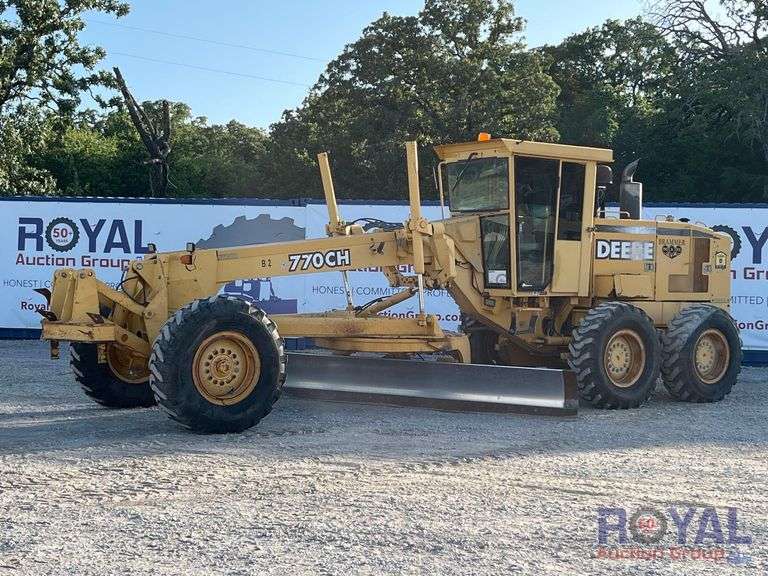 2000 John Deere 770CH Articulated Motor Grader