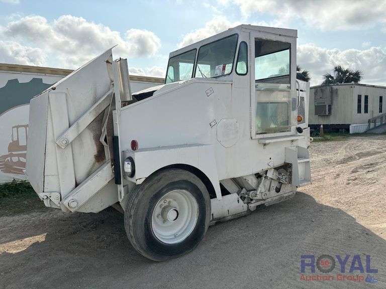 1996 Elgin Pelican Series S Street Sweeper