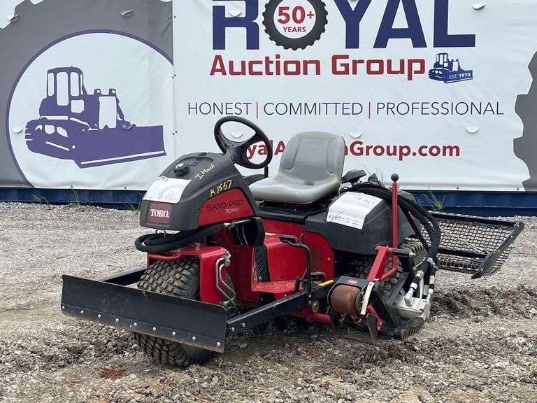 2018 Toro  Sand Pro Bunker Rake with Edger Broom