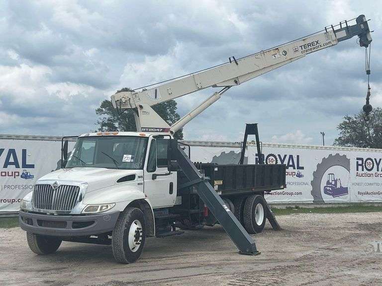 2014 International DuraStar 4300 Terex BT2047 47ft Crane Truck