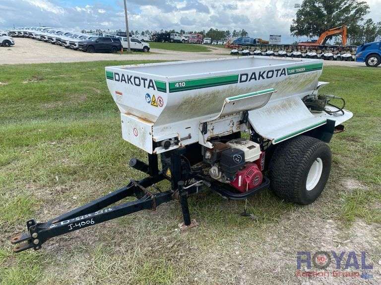 2016 Dakota 410 Turf Tender Topdresser S/A Trailer