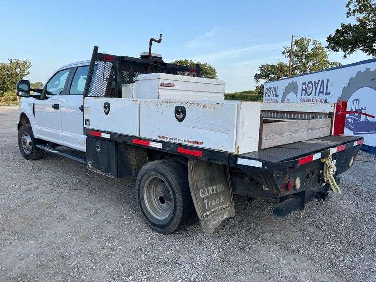 2017 Ford F-350 4x4 Crew Cab Flatbed Service Truck