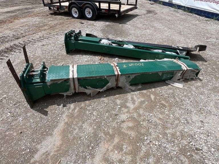 2012 Golf-Lift Hydraulic Turf Equipment Lift