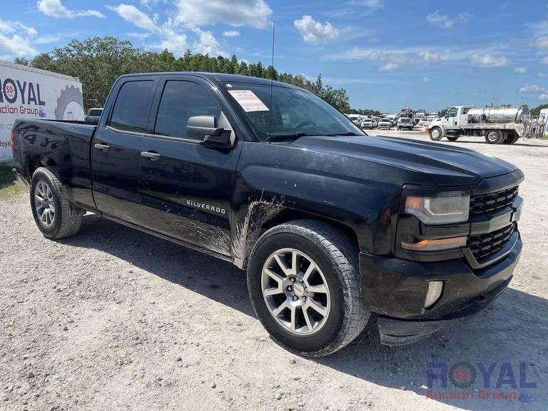 2016 Chevrolet Silverado 1500 Custom Crew Cab Pickup Truck