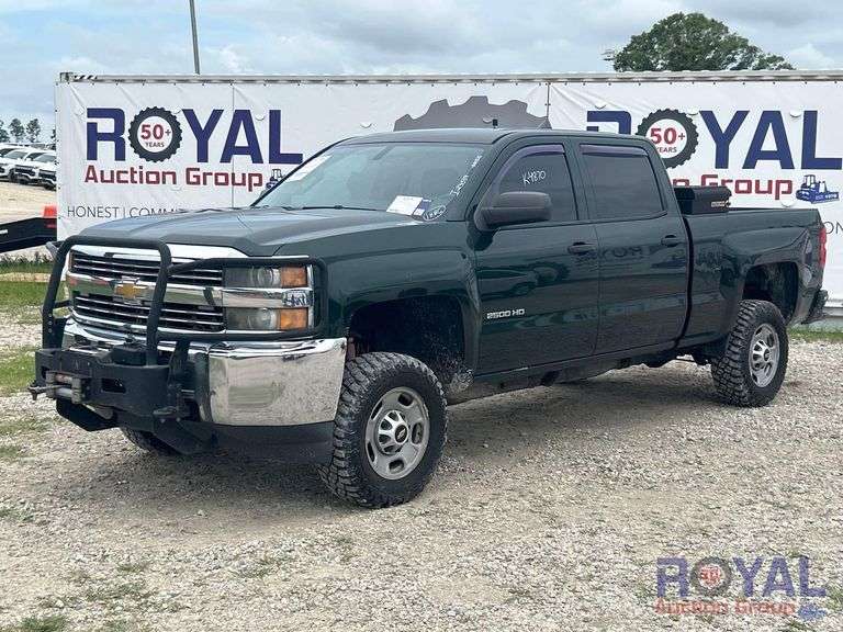 2015 Chevrolet Silverado 2500HD 4x4 Crew Cab Pickup Truck
