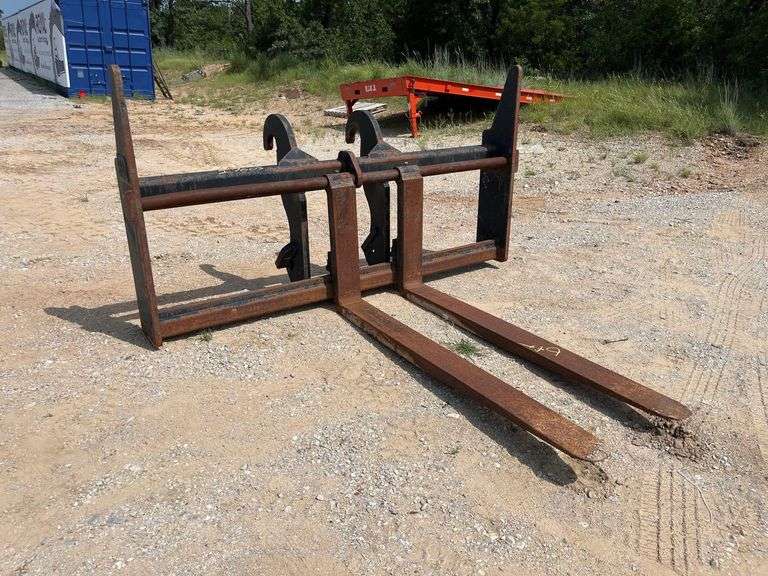 Caterpillar 60in Loader Fork and Frame Attachment