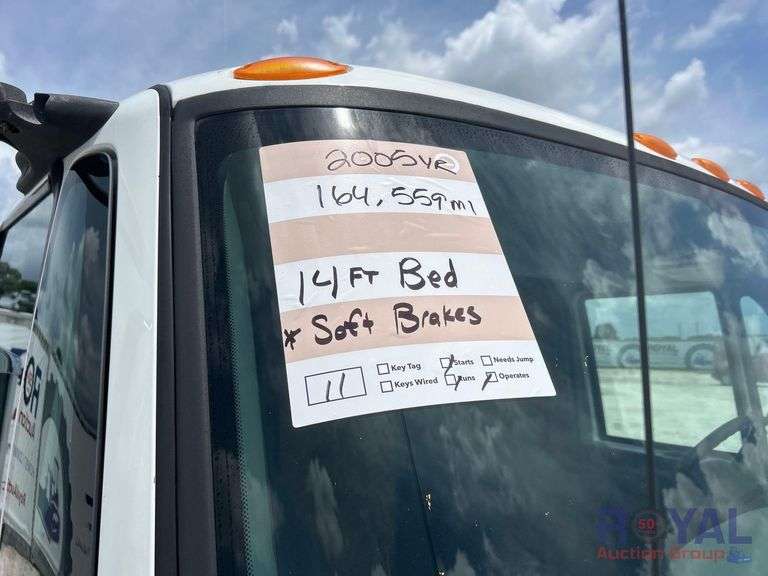 2005 International 4300 LP 14FT Flatbed Truck
