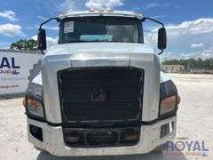 2015 CAT CT660 T/A Cab and Chassis Truck