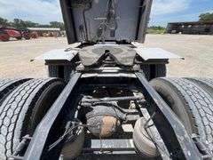 2015 Peterbilt 579 T/A Sleeper Cab Truck Tractor