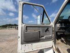 1998 Ford F800 2,000 Gallon Water Truck
