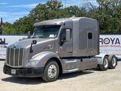 2015 Peterbilt 579 T/A Sleeper Cab Truck Tractor