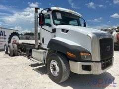 2015 CAT CT660 T/A Cab and Chassis Truck