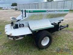 2016 Dakota 410 Turf Tender Topdresser S/A Trailer