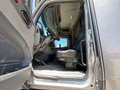 2015 Peterbilt 579 T/A Sleeper Cab Truck Tractor