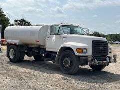 1998 Ford F800 2,000 Gallon Water Truck