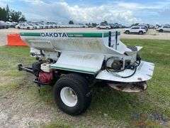2016 Dakota 410 Turf Tender Topdresser S/A Trailer