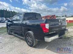 2017 Nissan Titan SV Crew Cab Pickup Truck