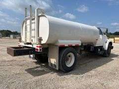 1998 Ford F800 2,000 Gallon Water Truck