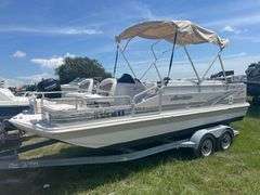 2002 Hurricane 196FF Fun Deck 19ft Deck Boat with 23ft T/A Boat Trailer