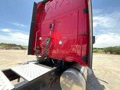 2020 Freightliner Cascadia 126 T/A Sleeper Cab Truck Tractor