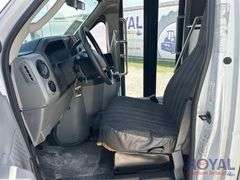 2019 Ford E-450 Super Duty Passenger Bus