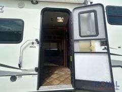 2015 Revere Shasta 27DB 5th Wheel Travel Trailer
