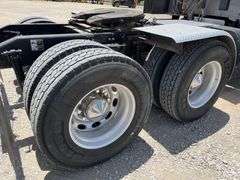 2015 Peterbilt 579 T/A Sleeper Cab Truck Tractor