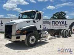 2015 CAT CT660 T/A Cab and Chassis Truck