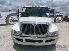 2005 International 4300 LP 14FT Flatbed Truck