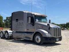 2015 Peterbilt 579 T/A Sleeper Cab Truck Tractor