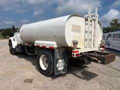 1998 Ford F800 2,000 Gallon Water Truck