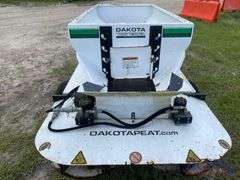 2016 Dakota 410 Turf Tender Topdresser S/A Trailer
