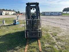 Yale GLC050LXNVAE087 5,000lbs Propane Cushion Tire Forklift