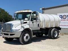 2010 International 4300 2,000 Gallon Water Truck