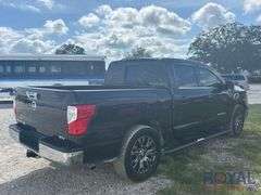 2017 Nissan Titan SV Crew Cab Pickup Truck