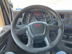 2015 Peterbilt 579 T/A Sleeper Cab Truck Tractor