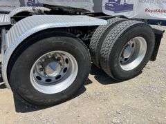 2015 Peterbilt 579 T/A Sleeper Cab Truck Tractor