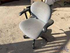 Mid-Back Office Chair