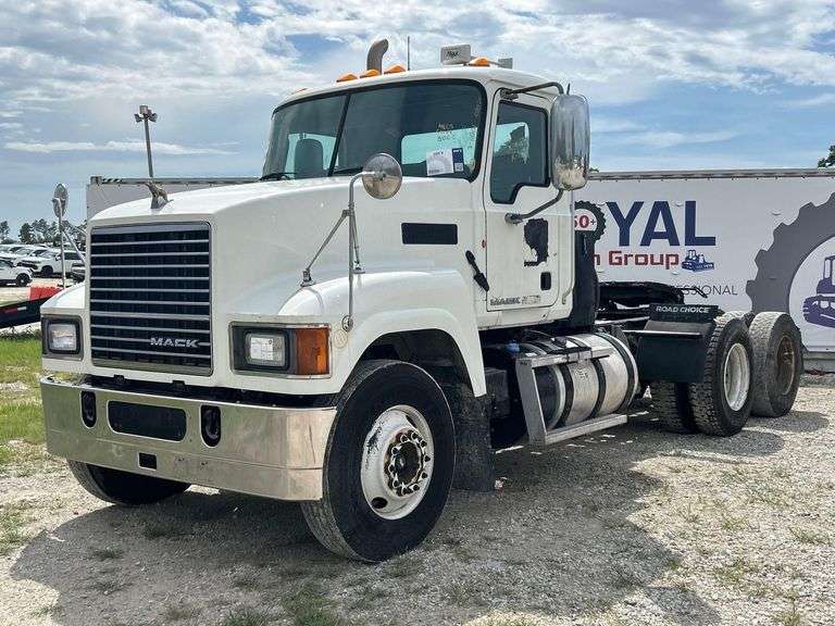2011 Mack CHU613 T/A Wet Kit Day Cab Truck Tractor