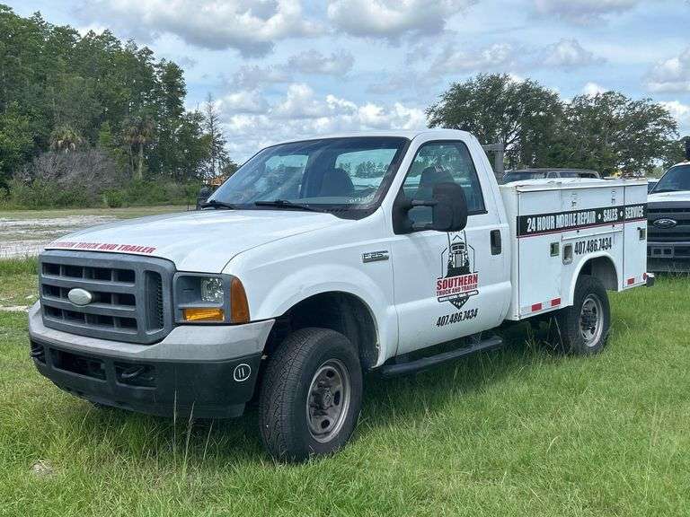 2005 Ford F-250 4x4 Reading Crane Service Truck