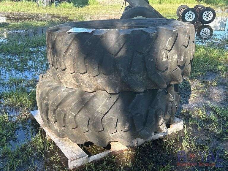 2 Loader Tires 20.5x25