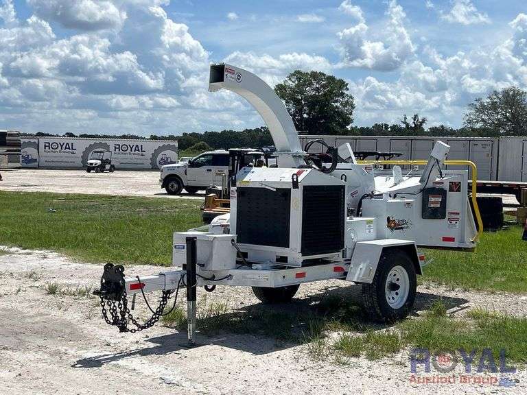 2017 E-Z Beever M12R Towable Brush Chipper