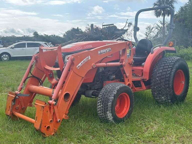 2015 Kubota MX5200F 55HP Loader Utility Tractor