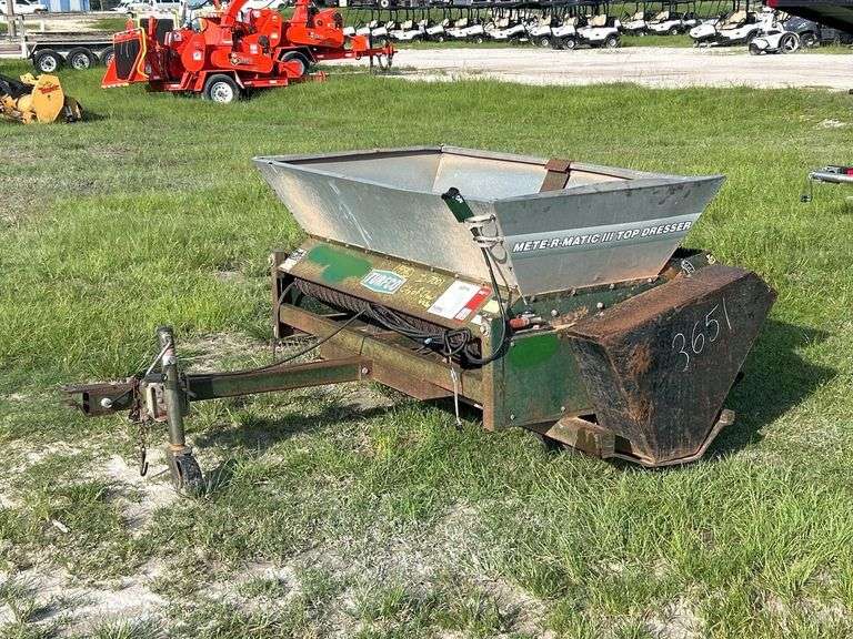 Turfco Mete-R-Matic III Pull-Behind Top Dresser