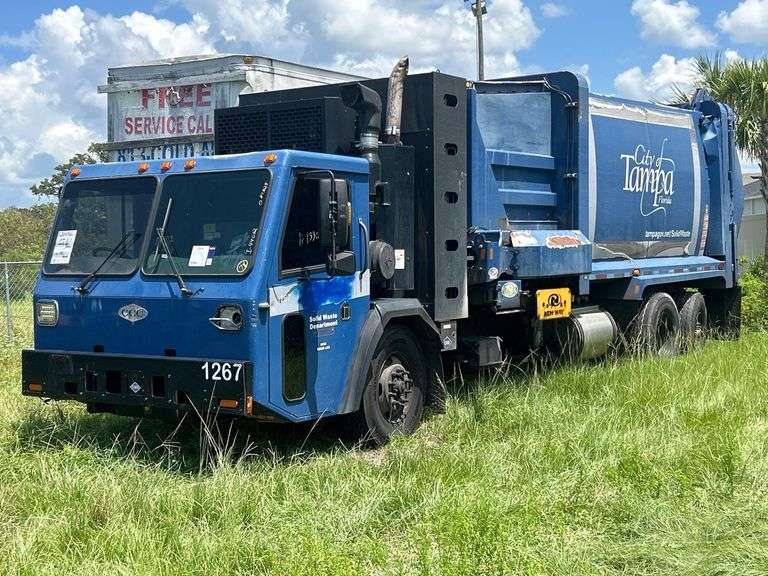 2015 Crane Carrier Co. Low Entry T/A New Way Side Loader Garbage Truck