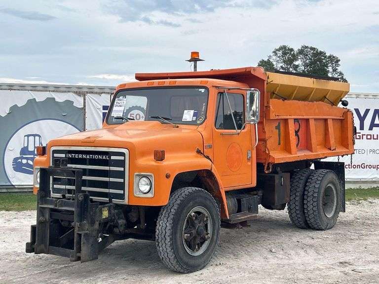 1985 International 1754 Material Spreader Dump Truck